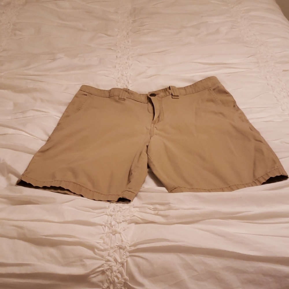 Megellan Outdoors, Men's Size 30 W Tan Shorts.